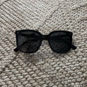 Women’s black sunglasses